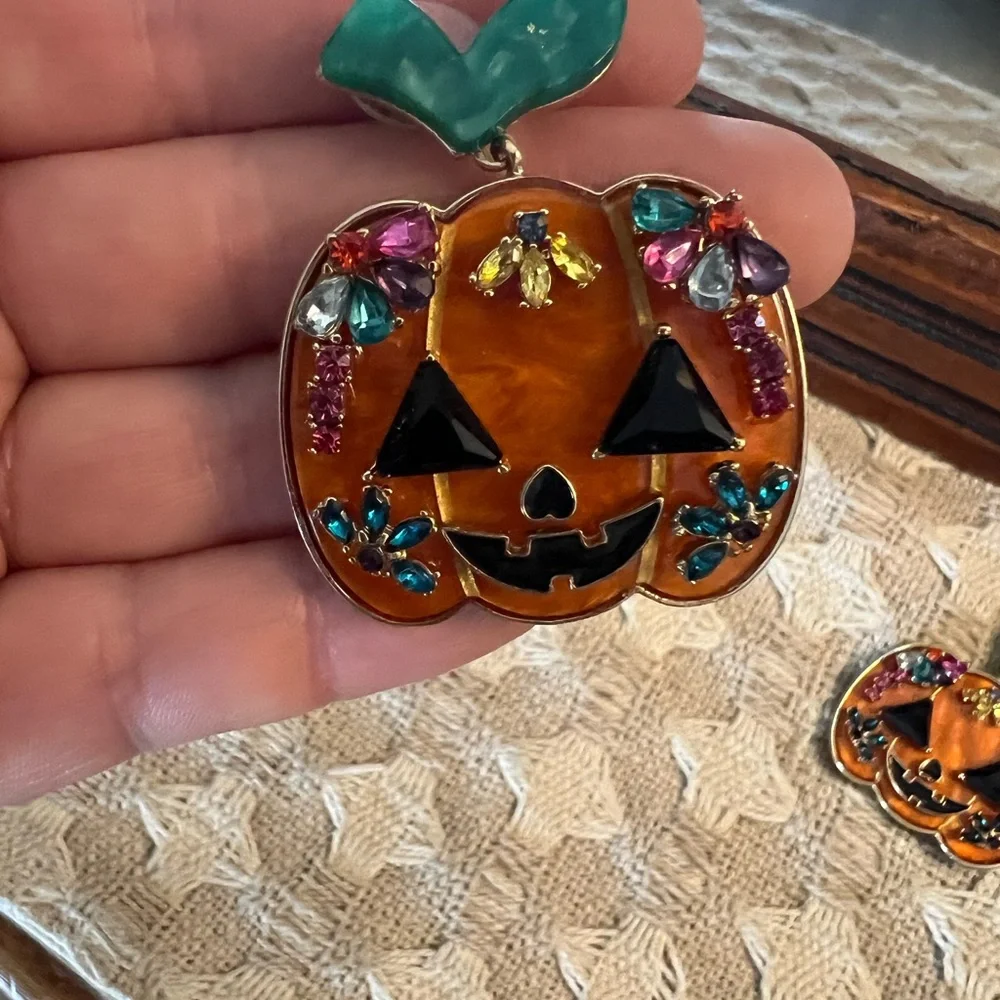 ASSORTED BRANDS 9 Pairs of Various Seasonal and Special Occasion Earrings - Picture 10 of 11